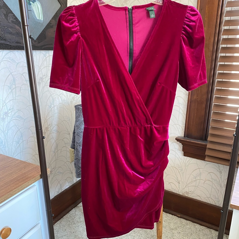 Fuchsia velvet mini dress!